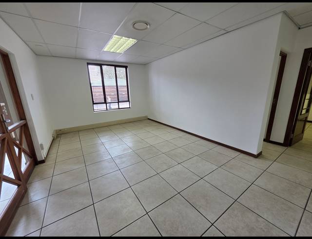 172M² OFFICE TO LET IN HONEYDEW